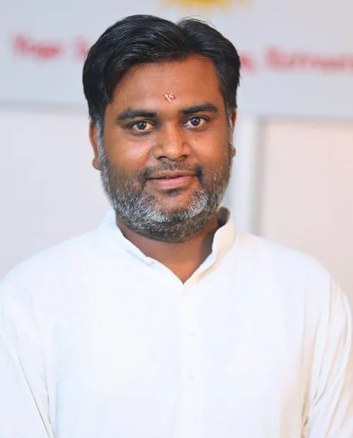 Yogi Manoj Ji - Founder and Lead Instructor at Purnam Yogashala